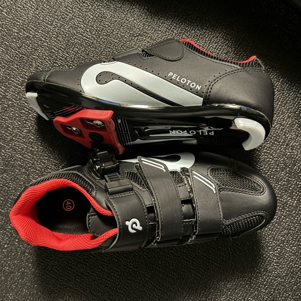 Peloton Cycling Shoes - Size 40 / Men 7 / Women 9